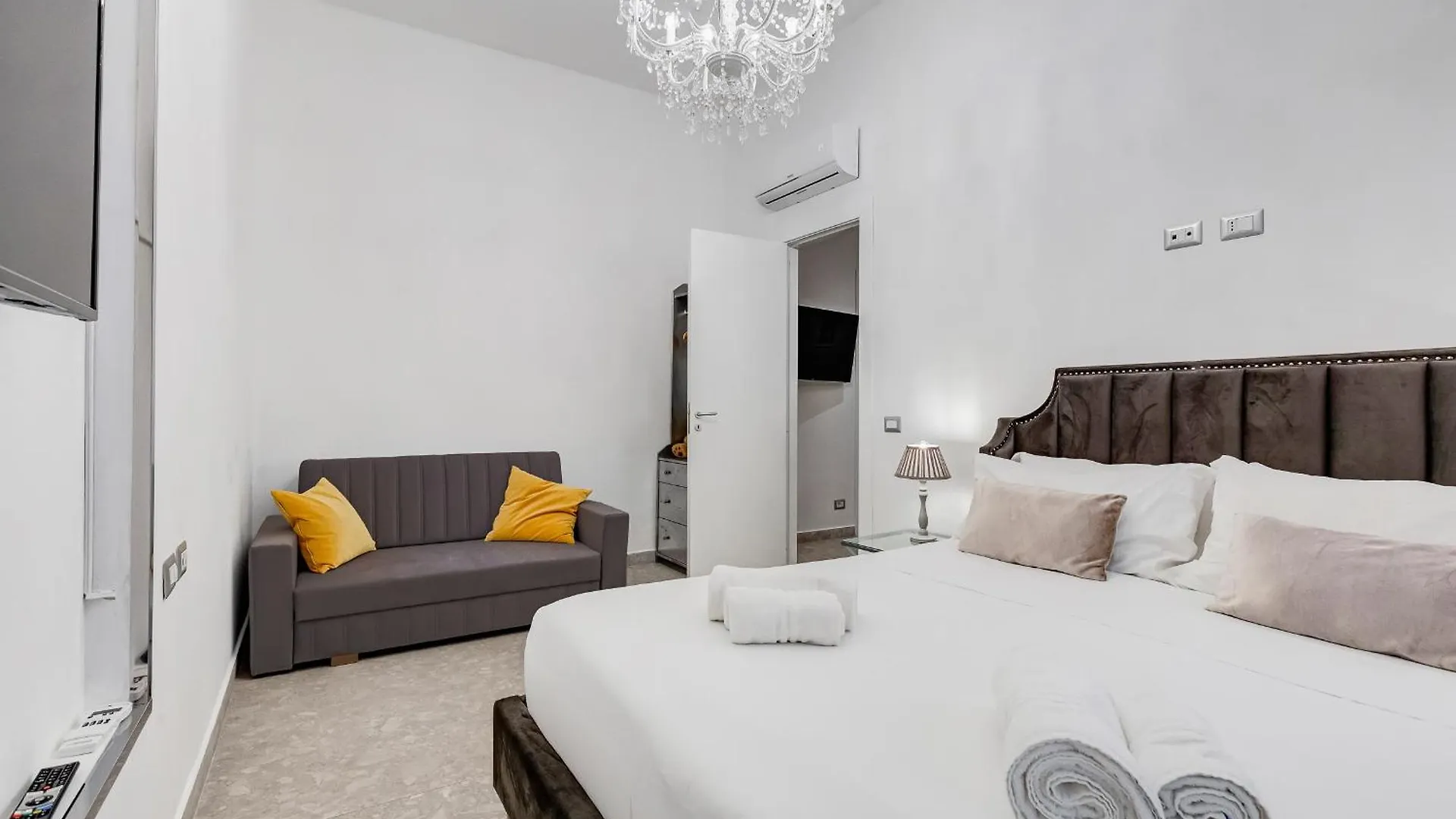 Crystal Trevi Fountain - Romedreamhome