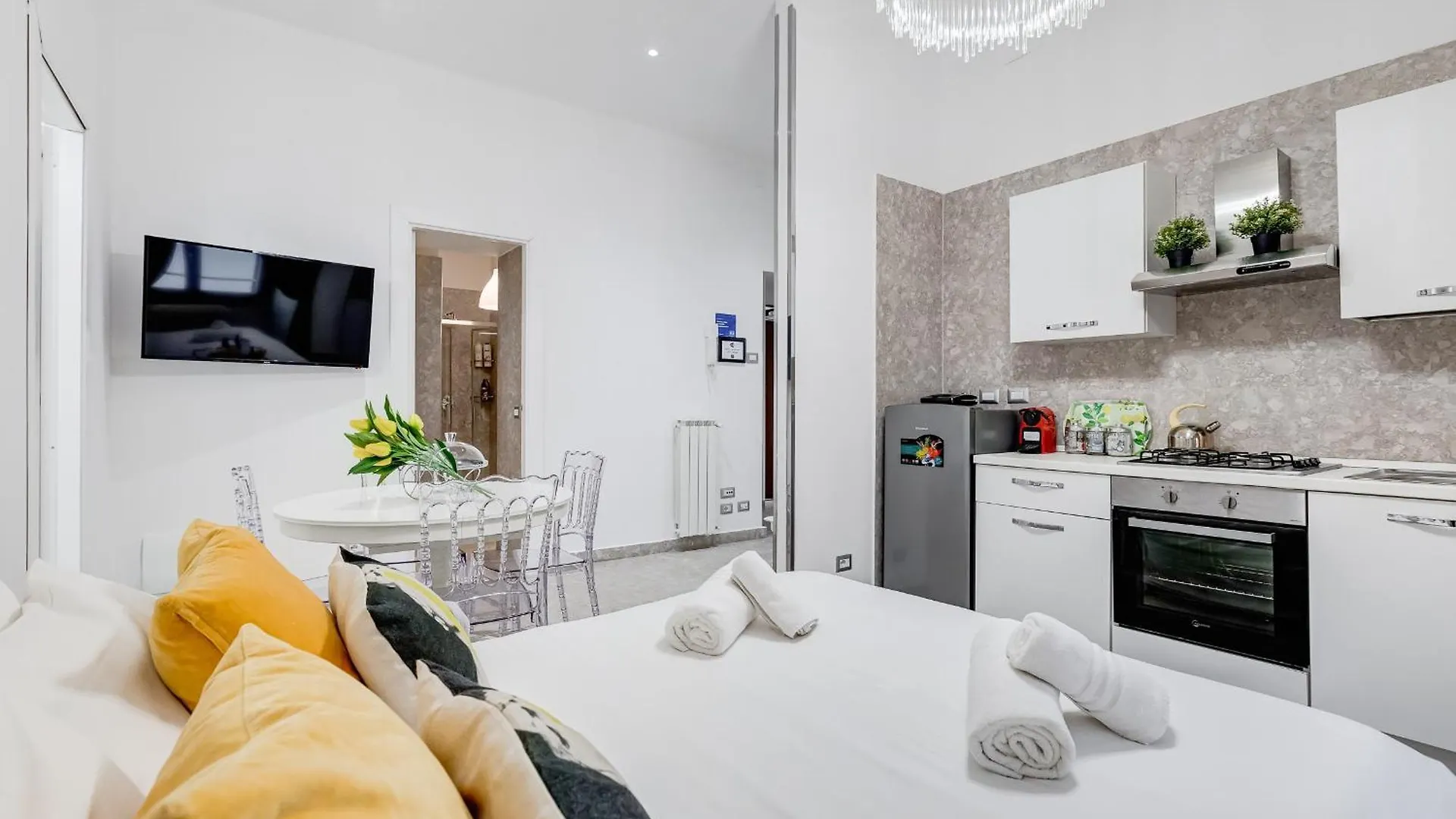 Crystal Trevi Fountain - Romedreamhome